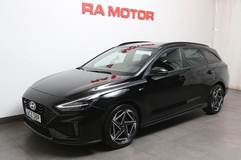 Svart Begagnad 2024 Hyundai i30 N Line Kombi | 279 900 kr (Marknadspris) - Bild 1/4