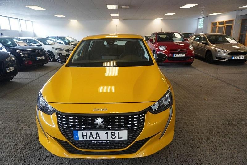 Gul Begagnad 2022 Peugeot 208 Active Halvkombi | 138 000 kr (Marknadspris) - Bild 1/4