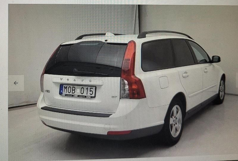 Vit Begagnad 2009 Volvo V50 Kinetic Kombi | 43 000 kr (Marknadspris) - Bild 1/4