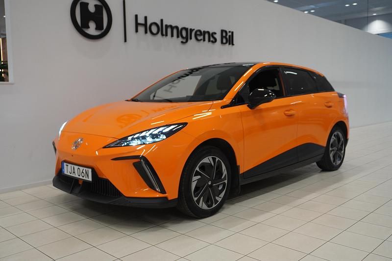 Begagnad MG MG4 EV 150 kW (204 HK) 2022 Orange Halvkombi