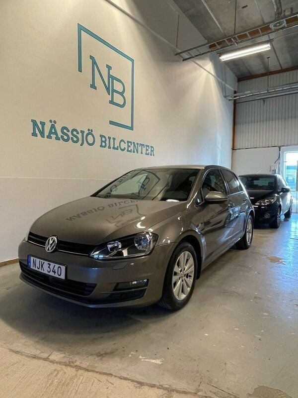 Grå Begagnad 2014 VW Golf VII Halvkombi | 89 000 kr (Marknadspris) - Bild 1/4