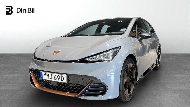Ljusgrå Begagnad 2023 Cupra Born Halvkombi | 274 900 kr (Marknadspris) - Bild 1/4