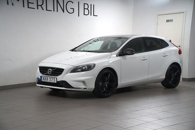 Vit Begagnad 2015 Volvo V40 R-Design Kombi | 229 900 kr (Lite dyr) - Bild 1/4