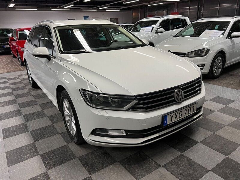 Vit Begagnad 2017 VW Passat Kombi | 129 500 kr (Marknadspris) - Bild 1/4