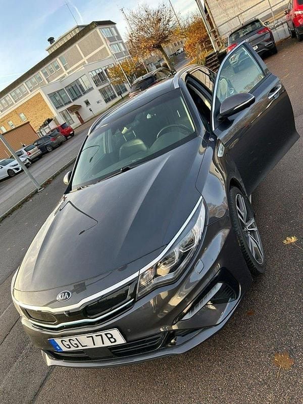 Grå Begagnad 2020 Kia Optima Hybrid Advance Sedan | 185 000 kr (Marknadspris) - Bild 1/4