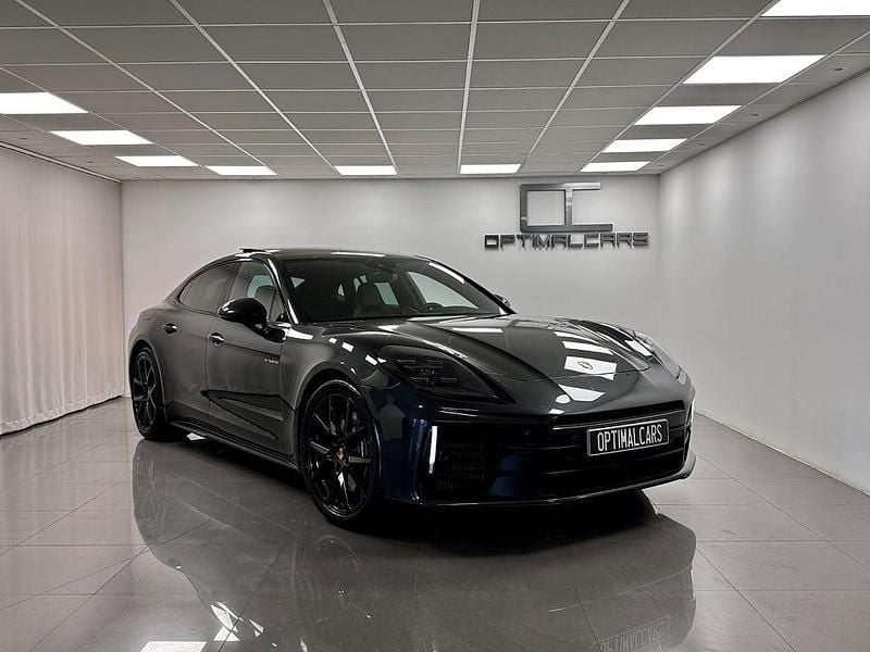 Grå Begagnad 2024 Porsche Panamera Halvkombi | 1 369 900 kr - Bild 1/4