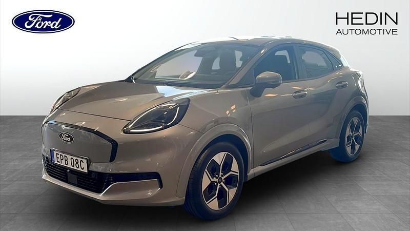 Grå (silver) Ny 2025 Ford Puma Gen-E SUV | 398 000 kr - Bild 1/4