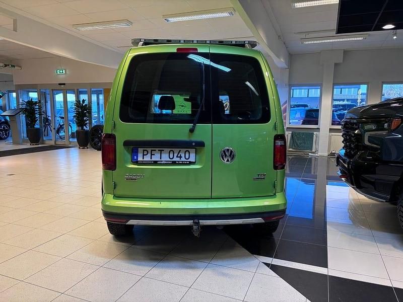 Begagnad VW Caddy 150 HK (110 kW) 2017 Grönmetallic Minibuss