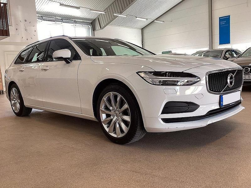 Vit Begagnad 2017 Volvo V90 Momentum Kombi | 257 500 kr (Lite dyr) - Bild 1/4
