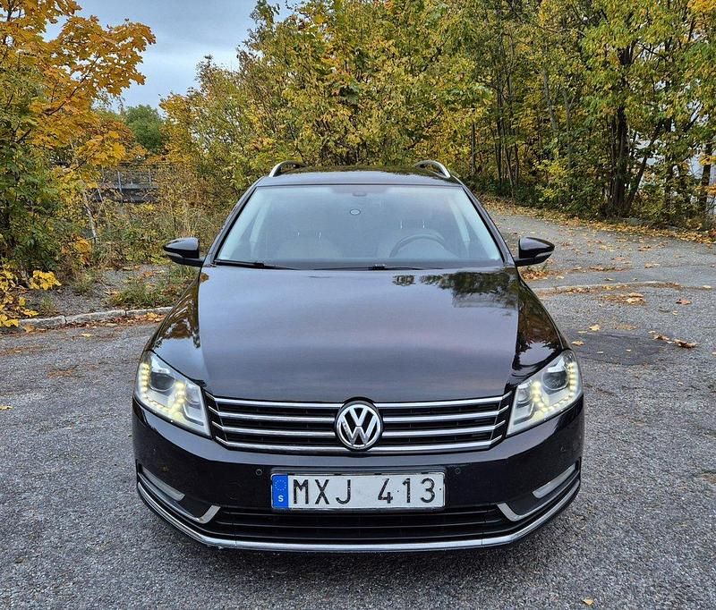 Svart Begagnad 2013 VW Passat Kombi | 70 000 kr (Marknadspris) - Bild 1/4