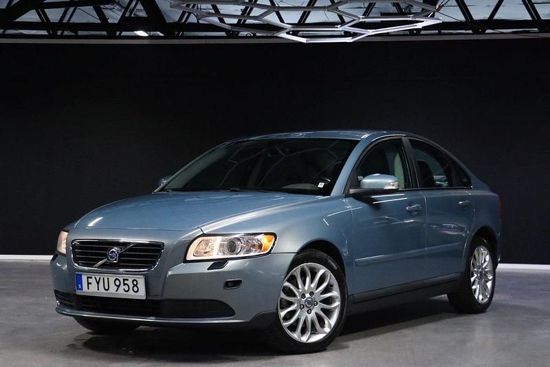 Ljusblå (blå) Begagnad 2008 Volvo S40 Sedan | 109 900 kr - Bild 1/4