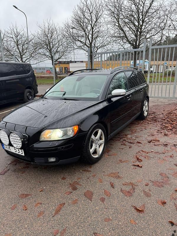 Begagnad 2007 Volvo V50 Kombi | 27 000 kr (Lite dyr) - Bild 1/4
