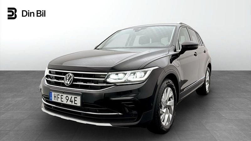 Svart Begagnad 2023 VW Tiguan SUV | 379 900 kr (Marknadspris) - Bild 1/4