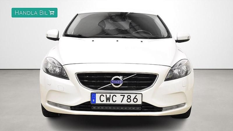Begagnad Volvo V40 116 HK (85 kW) 2014 Vit Halvkombi