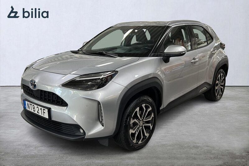 Silver Begagnad 2022 Toyota Yaris Cross Active SUV | 289 000 kr (Marknadspris) - Bild 1/4