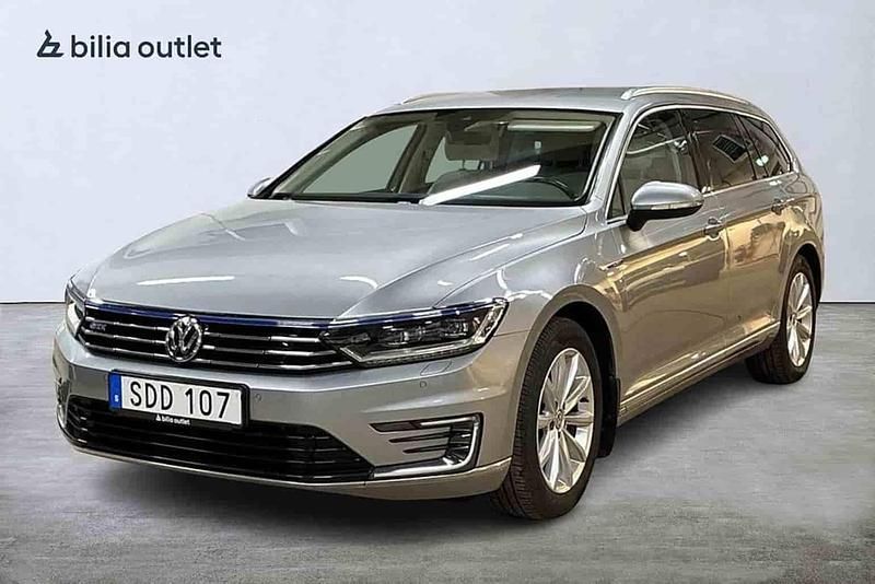 Silver Begagnad 2018 VW Passat GTE Kombi | 179 900 kr (Marknadspris) - Bild 1/1