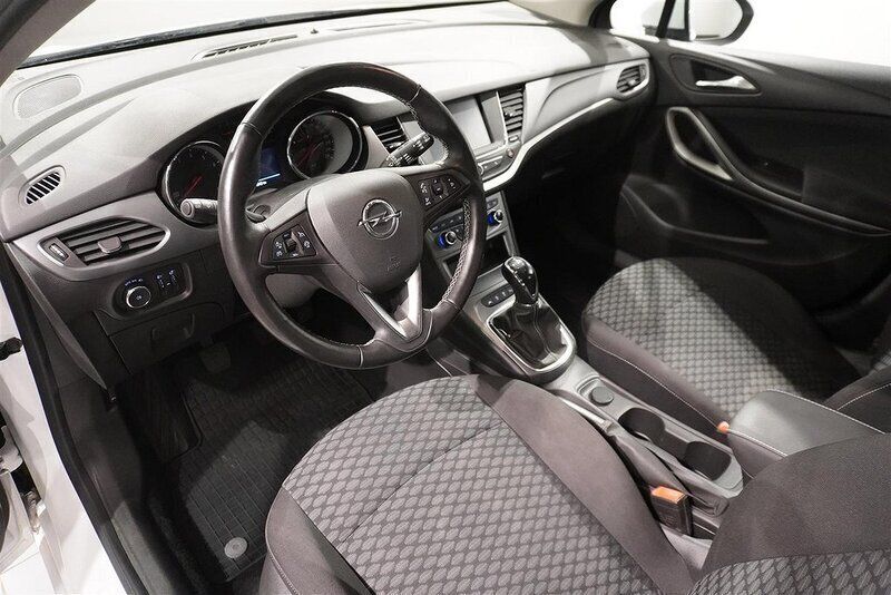 Begagnad Opel Astra Enjoy 105 HK (77 kW) 2018 Summit white Halvkombi