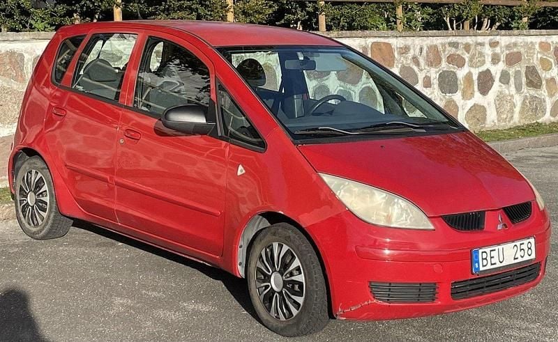Röd Begagnad 2007 Mitsubishi Colt Halvkombi | 32 000 kr (Marknadspris) - Bild 1/4
