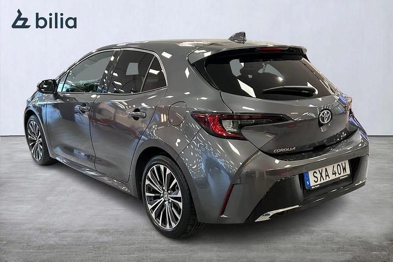 Begagnad Toyota Corolla Hybrid Style 141 HK (103 kW) 2024 Mörkgrå (grå) Halvkombi