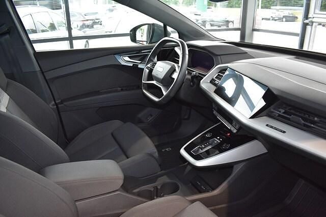 Begagnad Audi Q4 e-tron Advanced 150 kW (204 HK) 2022 Grå SUV