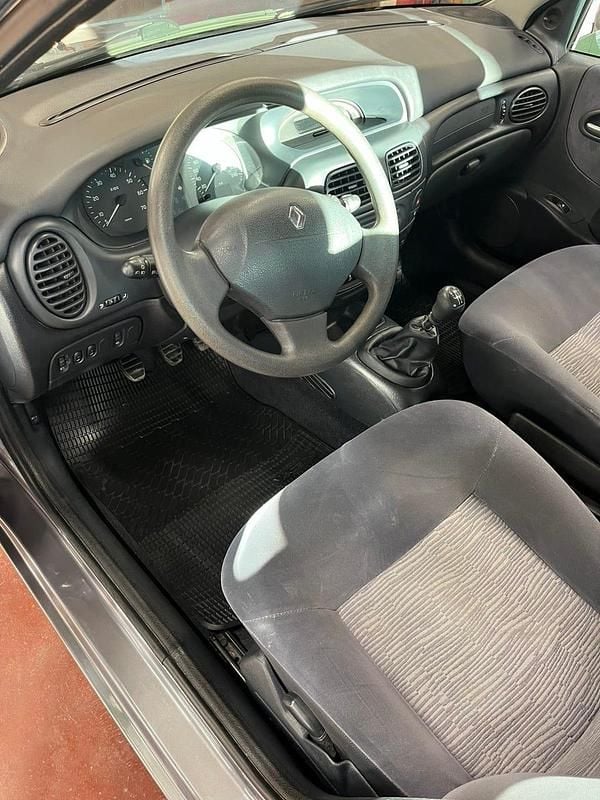 Begagnad Renault Mégane II 107 HK (78 kW) 2003