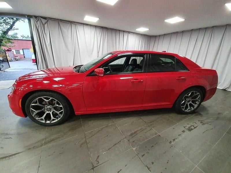 Begagnad Chrysler 300 305 HK (224 kW) 2015 Röd Sedan