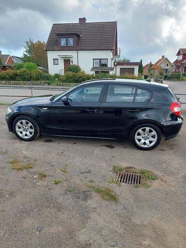 Svart Begagnad 2006 BMW 118 Advantage Halvkombi | 26 000 kr (Bra pris) - Bild 1/4