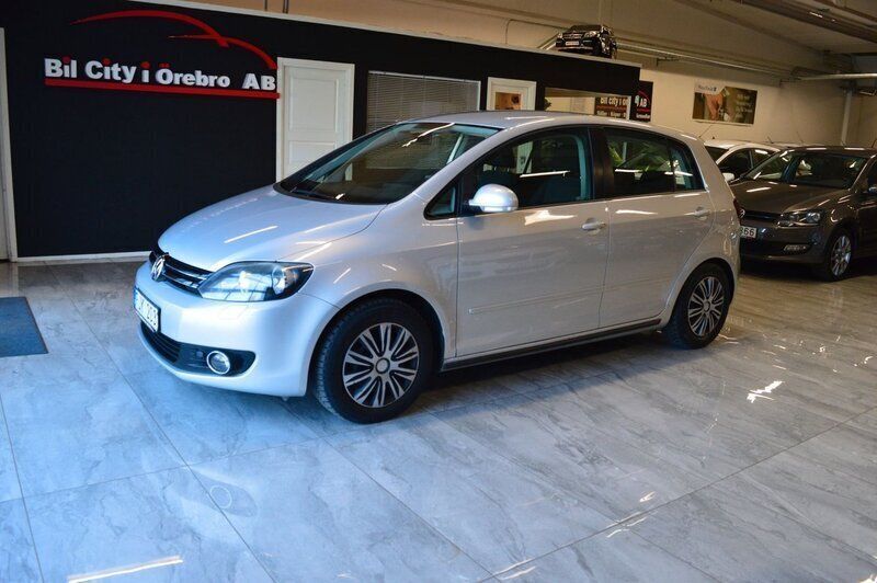 Silver Begagnad 2010 VW Golf Halvkombi | 54 900 kr (Marknadspris) - Bild 1/4