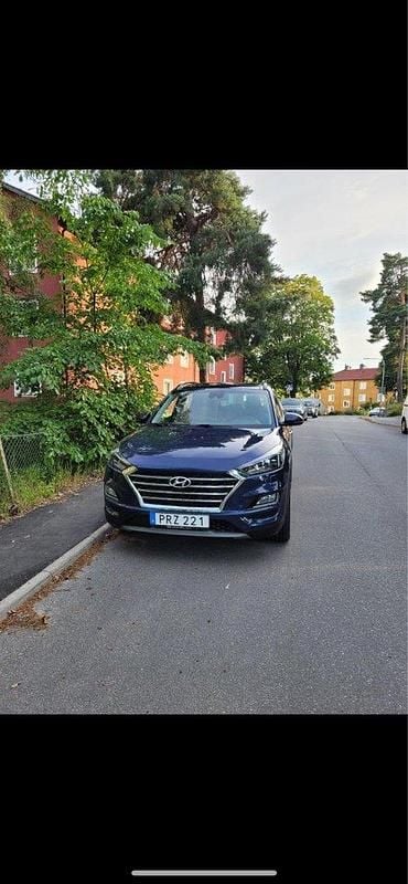 Blå Begagnad 2019 Hyundai Tucson Premium SUV | 229 000 kr (Marknadspris) - Bild 1/4