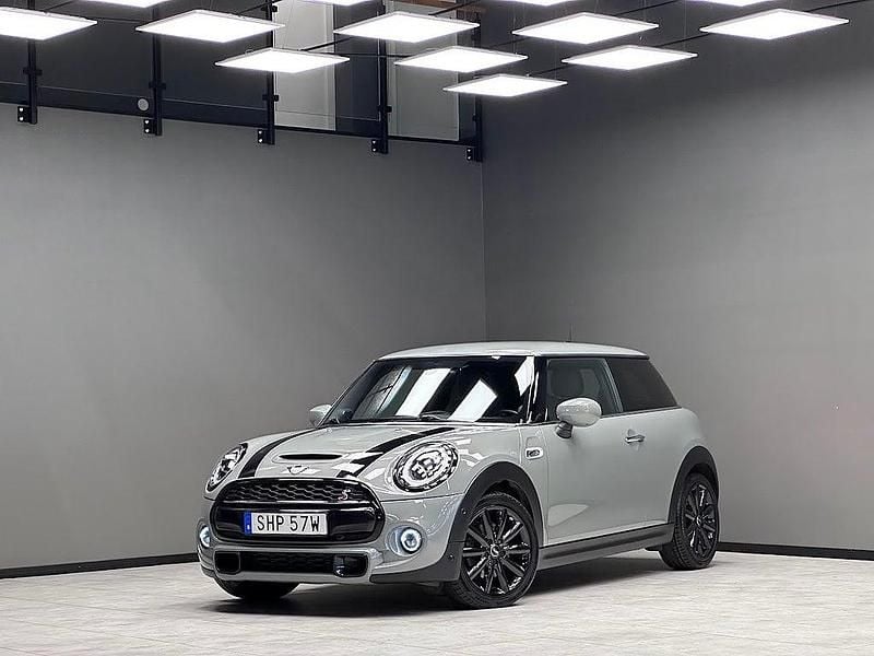 Grå Begagnad 2019 Mini Cooper S Chili Halvkombi | 209 900 kr (Marknadspris) - Bild 1/4