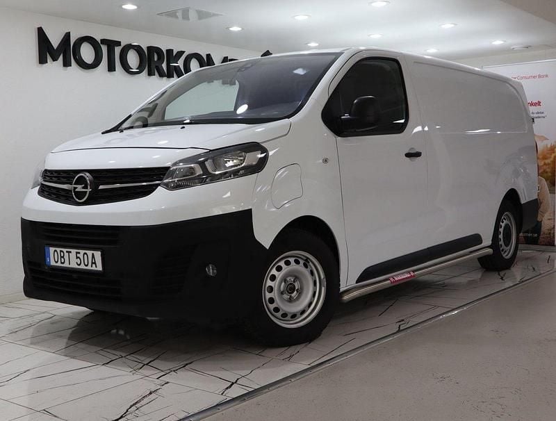 Vit Begagnad 2023 Opel Vivaro-e Combi Van | 349 900 kr (Bra pris) - Bild 1/4