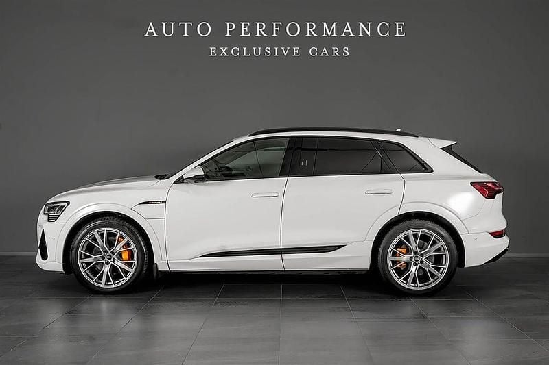 Begagnad Audi e-tron S-Line 300 kW (408 HK) 2021 Vit SUV