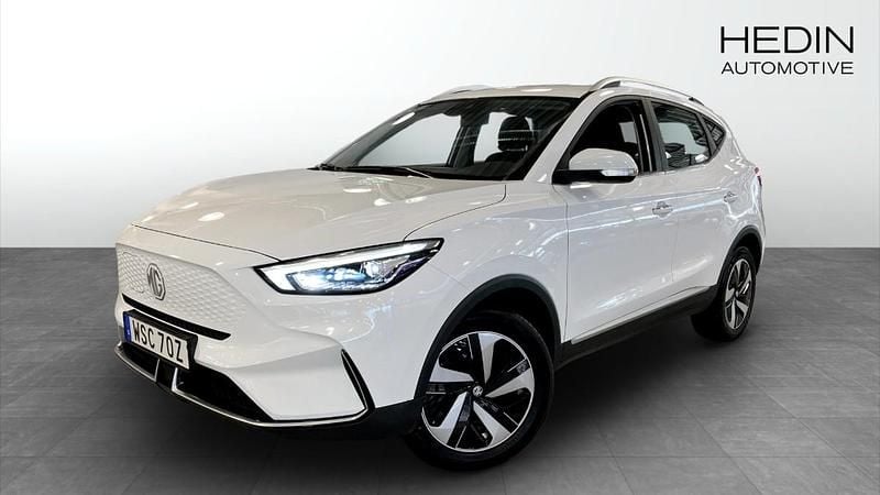 Vit (white) Begagnad 2022 MG ZS Comfort Sedan | 234 000 kr (Superpris) - Bild 1/4