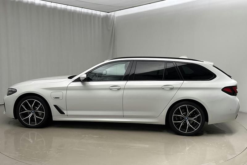 Begagnad BMW 530 M Sport 292 HK (214 kW) 2023 Vit Kombi