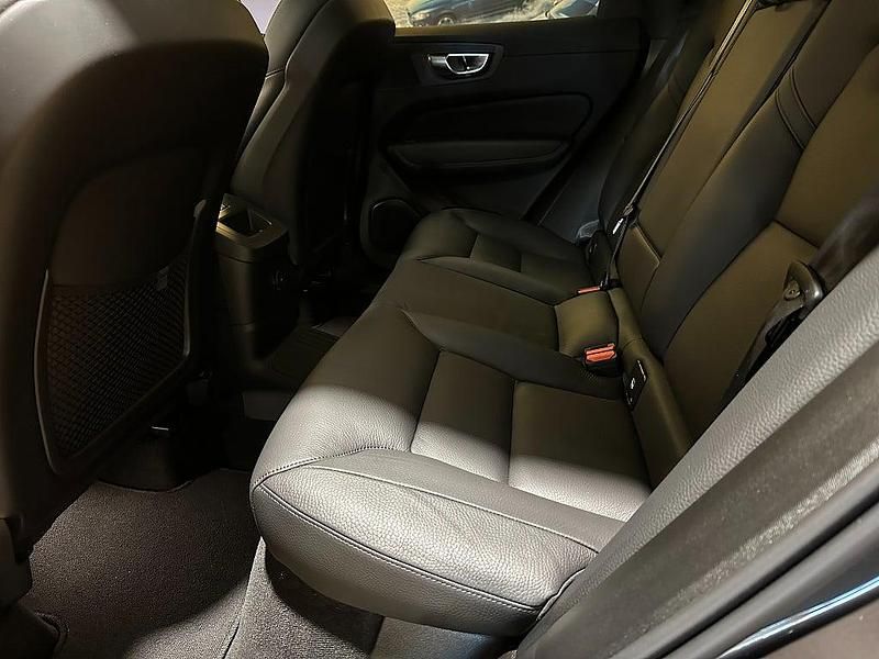 Begagnad Volvo XC60 Plus 350 HK (257 kW) 2024 Grå SUV