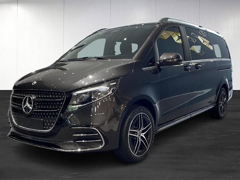Mörkgrå Ny 2025 Mercedes V300 Minibuss | 961 730 kr (Marknadspris) - Bild 1/4