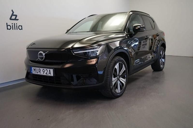 Svart Begagnad 2023 Volvo XC40 Core SUV | 309 500 kr - Bild 1/3
