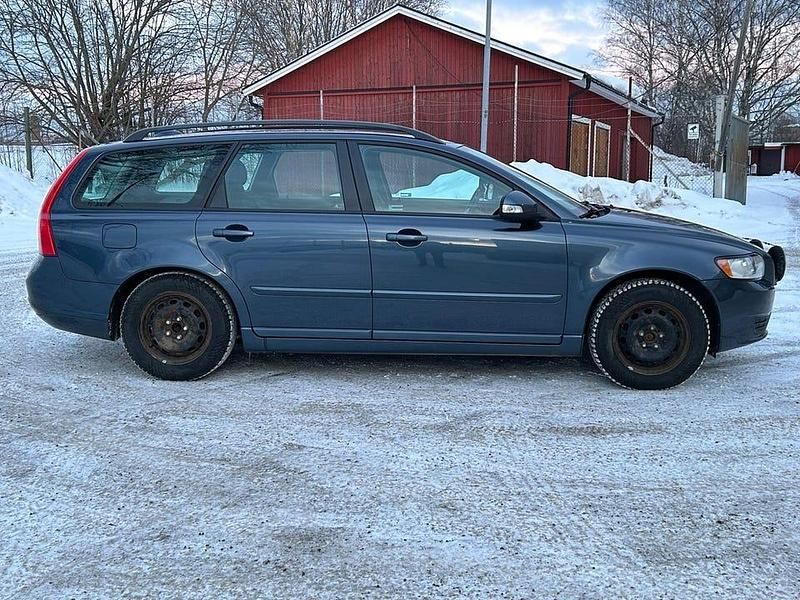 Begagnad Volvo V50 109 HK (80 kW) 2010 Blå Kombi