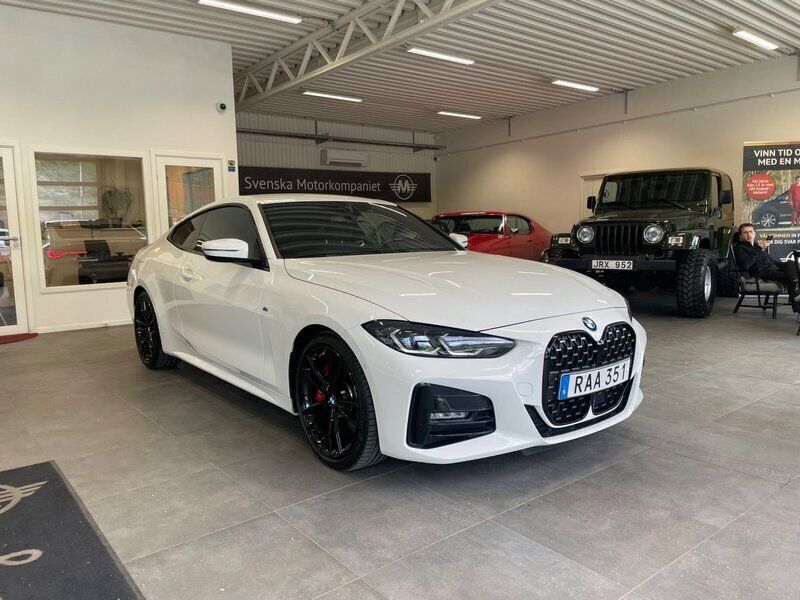 Vit Begagnad 2022 BMW 430 M Sport Sportkupé | 479 900 kr - Bild 1/4