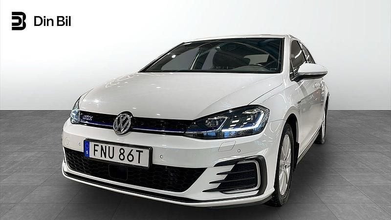Begagnad VW Golf VIII GTE 150 HK (110 kW) 2020 Vit Halvkombi
