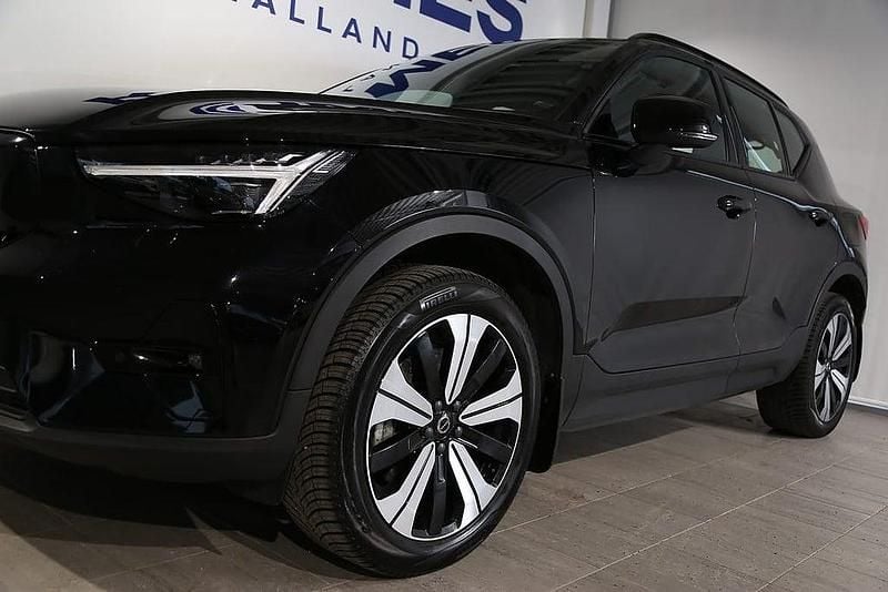 Begagnad Volvo XC40 Plus 185 kW (252 HK) 2022 Svart SUV