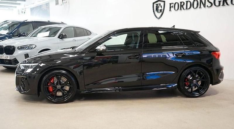 Begagnad Audi RS3 Sportback Design 400 HK (294 kW) 2024 Svart Halvkombi