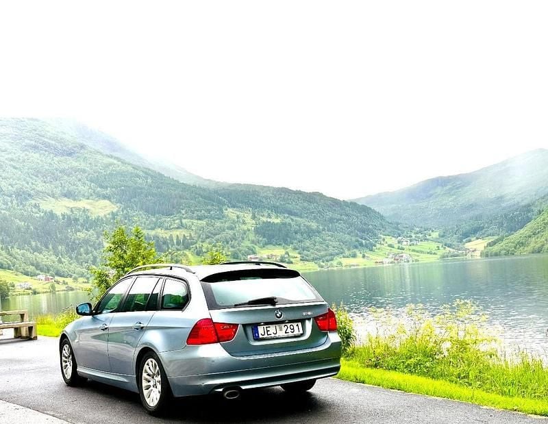 Blå Begagnad 2009 BMW 316 Comfort Edition Kombi | 45 000 kr (Superpris) - Bild 1/4