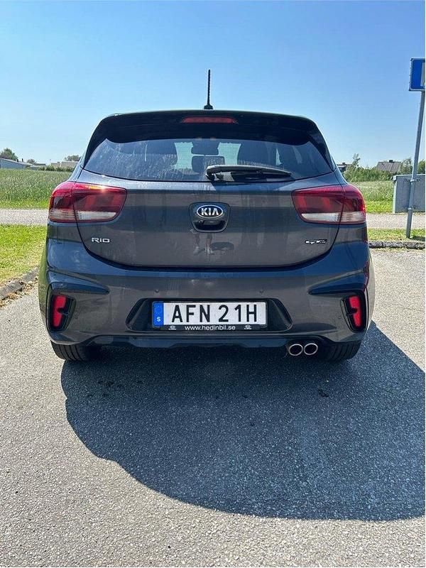 Grå Begagnad 2019 Kia Rio GT-Line Halvkombi | 155 000 kr (Bra pris) - Bild 1/4