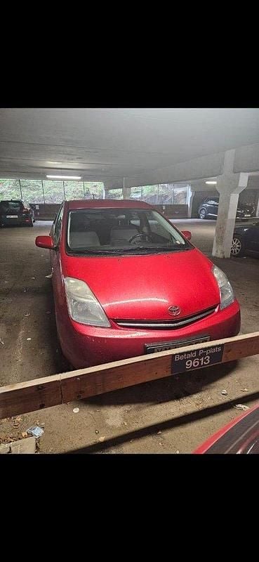 Röd Begagnad 2006 Toyota Prius Halvkombi | 48 000 kr (Marknadspris) - Bild 1/3