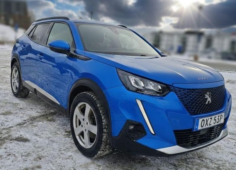 Begagnad Peugeot e-2008 Allure 100 kW (136 HK) 2021 Blå metallic SUV