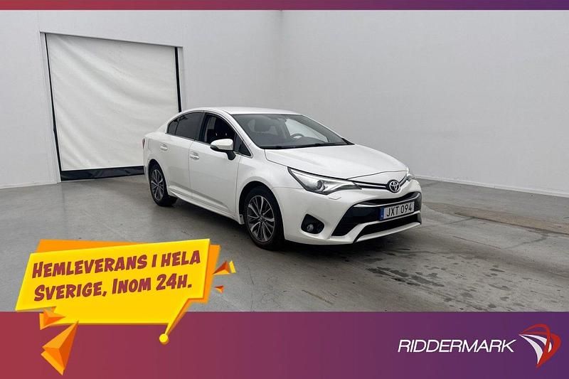 Vit Begagnad 2015 Toyota Avensis Multidrive S Sedan | 189 800 kr (Marknadspris) - Bild 1/3