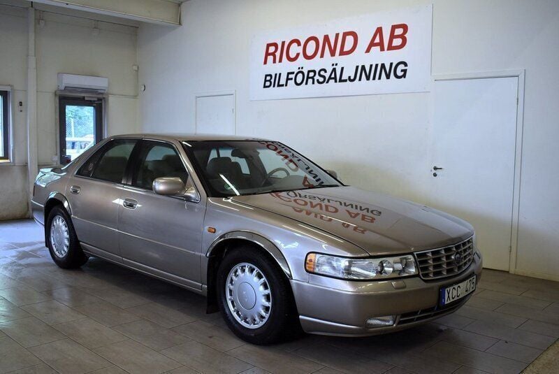 Grå Begagnad 2000 Cadillac Seville STS Sedan | 79 900 kr - Bild 1/4