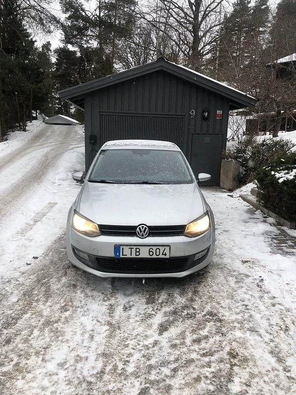 Begagnad VW Polo 90 HK (66 kW) 2011 Silver Halvkombi
