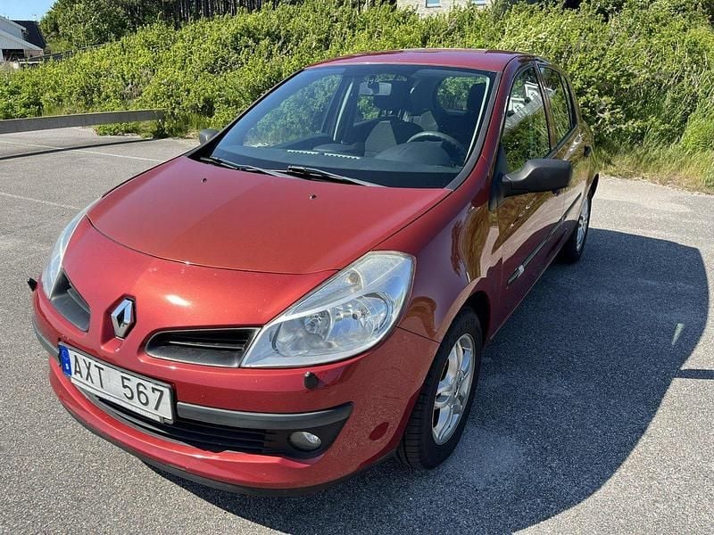 Röd Begagnad 2006 Renault Clio R.S. Halvkombi | 20 900 kr (Marknadspris) - Bild 1/4